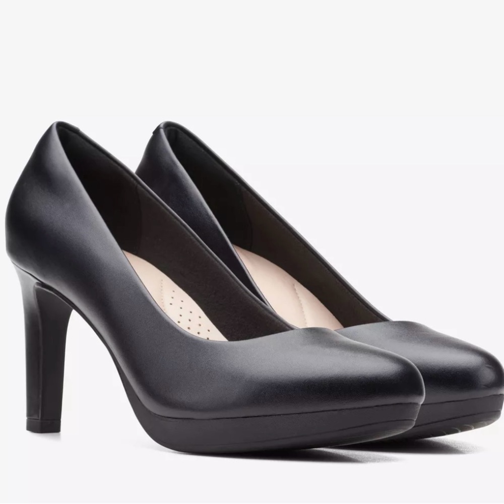 NWT Women’s size 8.5 Clark Ambyr Joy black leather comfortable heels.